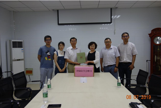 省保险学会开展2019年保险公众宣传日赠书活动