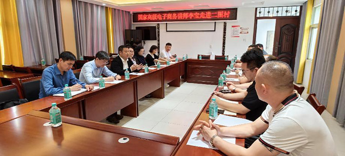 省社科联赴灌南开展义诊活动和乡村振兴帮促慰问工作