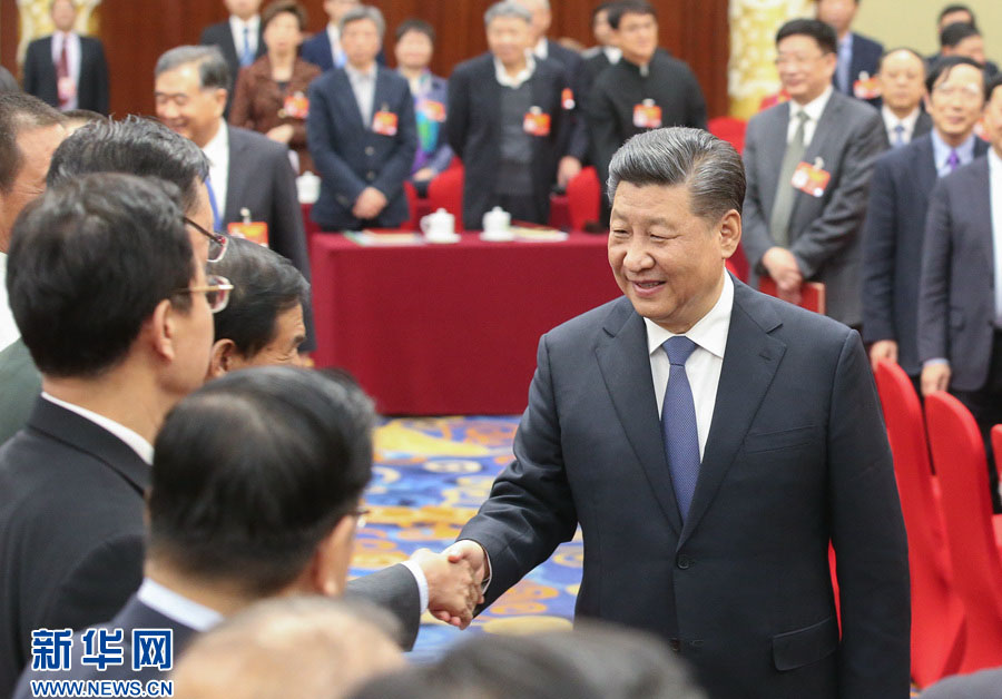 习近平看望参加政协会议的文艺界社科界委员