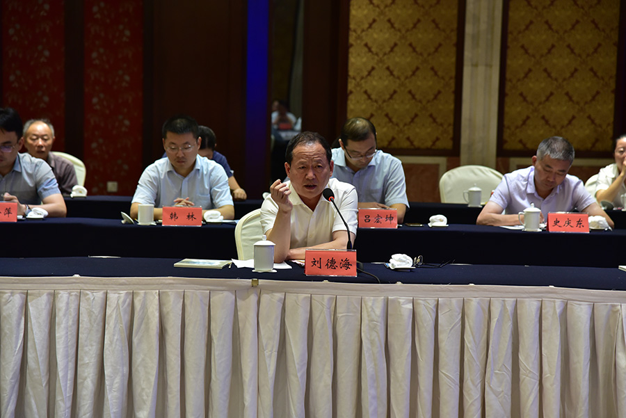 省市社科联举办“全面推进跨江融合，着力打造江苏高质量发展中部支点城市”学术研讨会