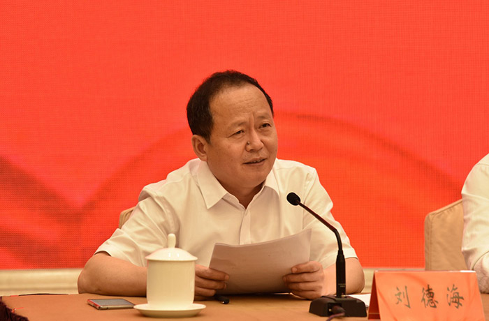 统筹推进疫情防控和经济社会发展，决胜高水平全面建成小康社会