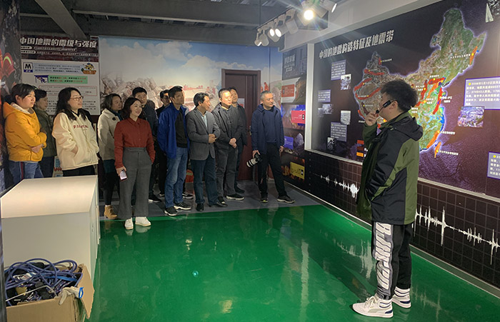 学会部党支部和办公室党支部开展主题党日活动