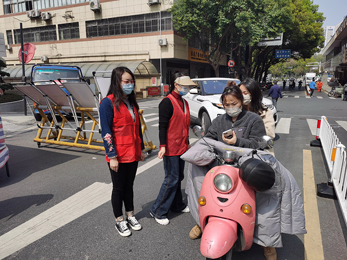 奋战社区一线值守  永葆党员先锋本色