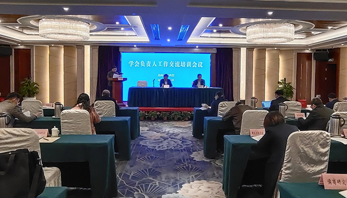 扬州市社科联召开学会负责人工作交流培训会议