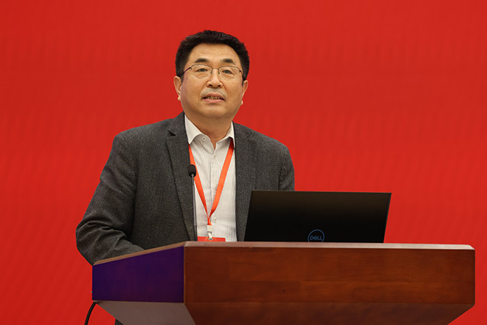 张新科参加“深入学习贯彻党的二十大精神理论研讨会”并主持第一阶段研讨交流