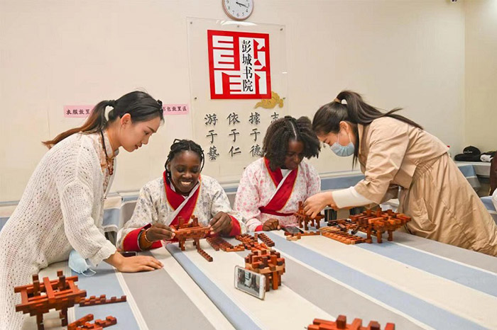 徐州工程学院来华留学生实习实训基地落户省社科普及示范基地--彭城书院