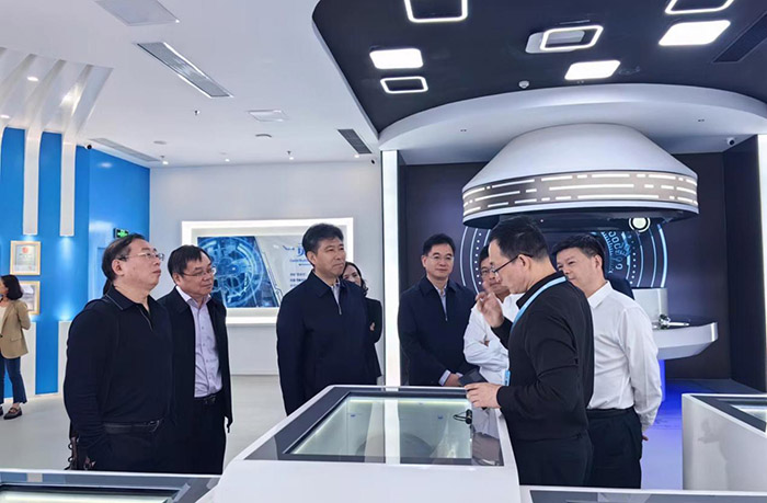 曲福田率队赴无锡开展《中国式现代化江苏新实践研究丛书》课题调研
