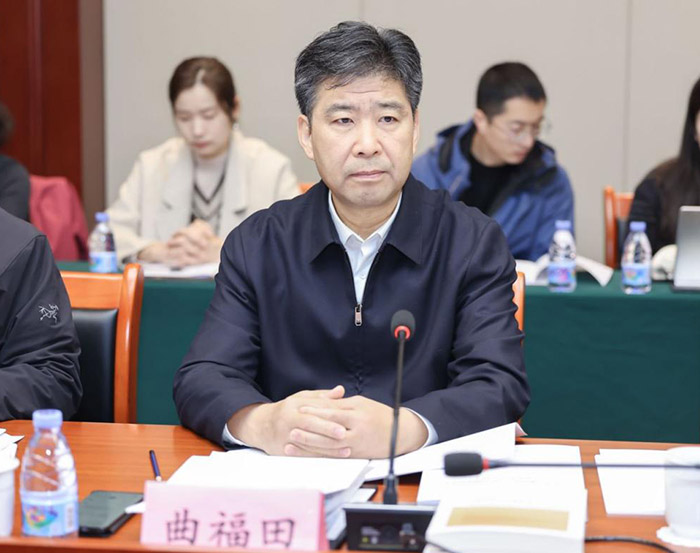 曲福田主持召开《中国式现代化江苏新实践研究丛书》书稿讨论会