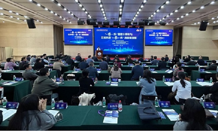 贯彻落实联系制度省社科联党组成员深入联系社会组织