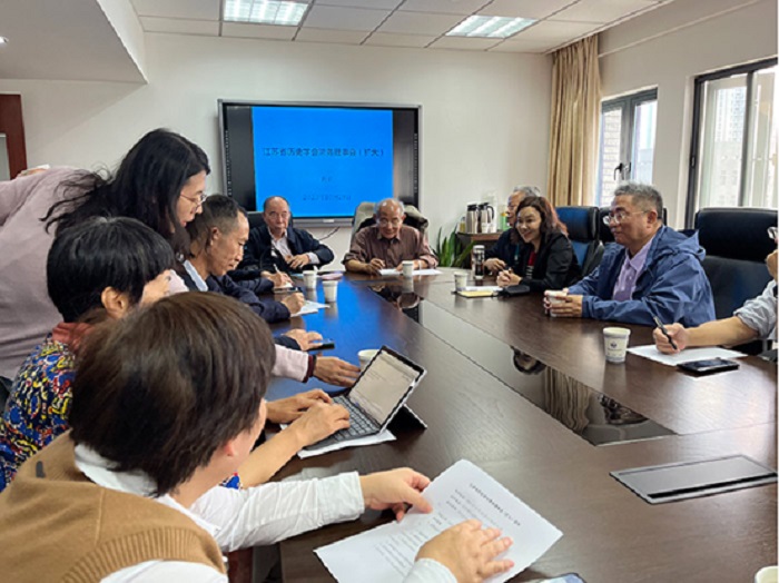 贯彻落实联系制度省社科联党组成员深入联系社会组织