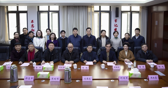 省散文学会开展书画家送春联进机关活动
