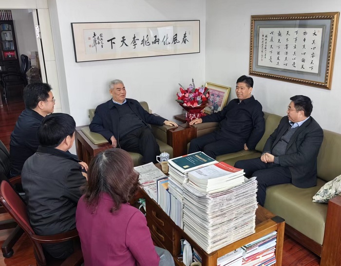 省社科联春节前夕看望慰问老领导老同志