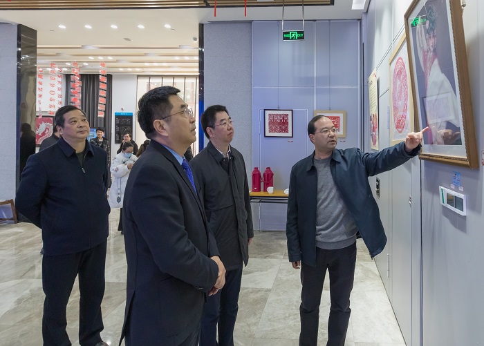 张新科出席镇江市省级社科普及基地揭牌仪式