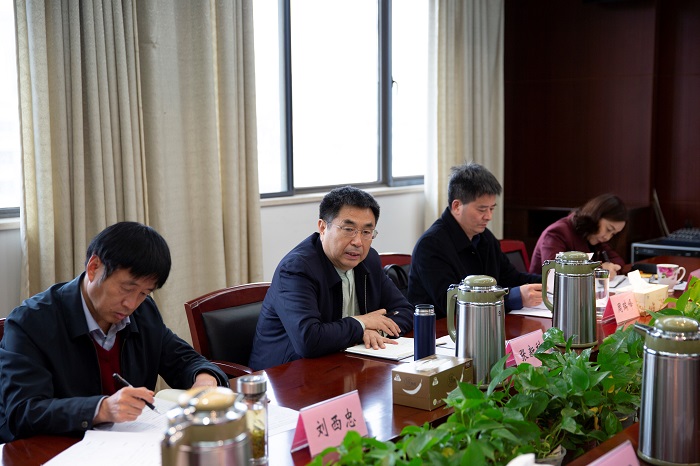 省社科联党组理论学习中心组召开党风廉政教育专题学习研讨会