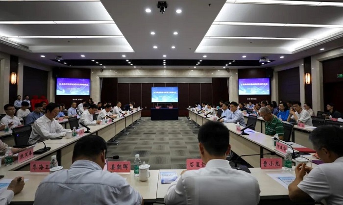 江苏省热点难点问题专家座谈会在南通成功召开