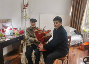 省社科联春节前夕看望慰问老领导老同志