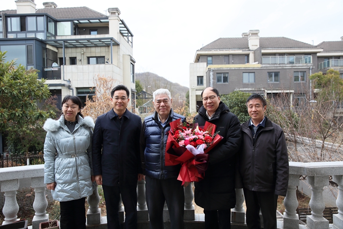 省社科联春节前夕看望慰问老领导老同志