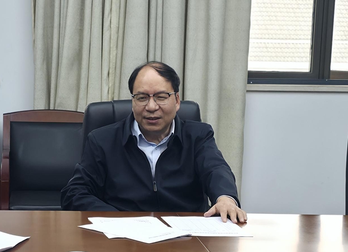 王成斌参加所在党支部组织生活会