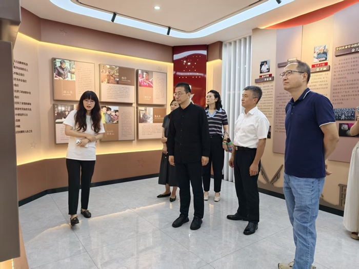 南通市社科联党组书记张华调研崇川社科普及基地工作