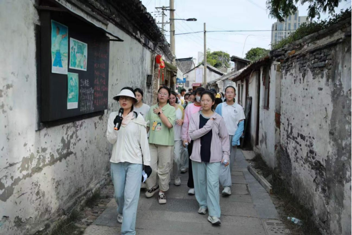 红卷诵英烈，书香润江海|南通市崇川区举办红色主题社科普及活动