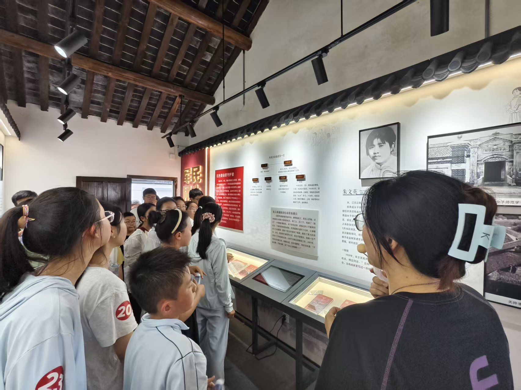 红卷诵英烈，书香润江海|南通市崇川区举办红色主题社科普及活动