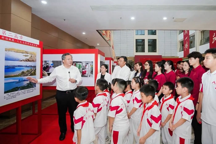 《人文经济学纲要》在苏州发布