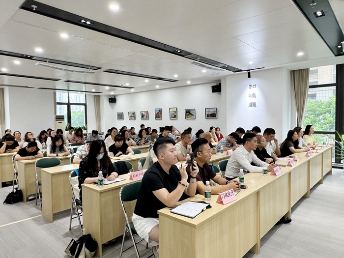 【党建引航-社科专家基层行系列活动】 科创下沉基层 赋能产业提质 江苏省扬子江创新型城市研究院开展专家基层行活动