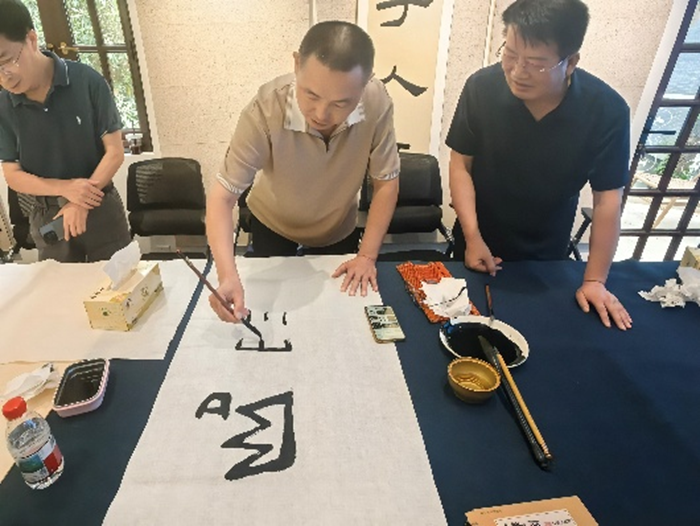 【党建引航-社科专家基层行系列活动】墨韵润初心 甲骨传文脉｜一场跨越三千年的“寻光”之约在社科之家启幕