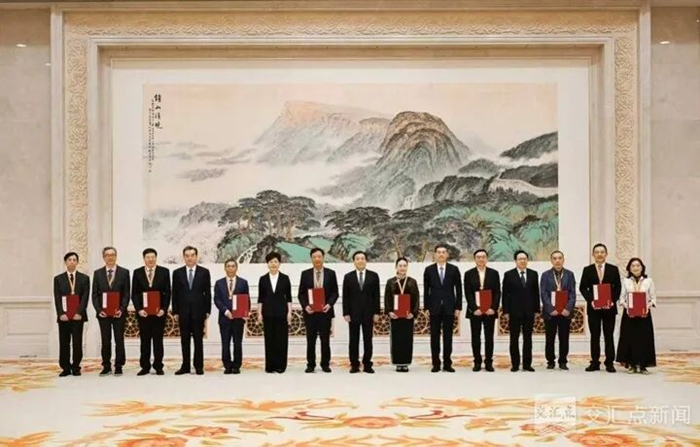 信长星刘小涛会见第五届“紫金文化奖章”获得者和江苏社科名家