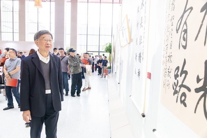 “薪火路·少年志”纪念中国工农红军长征胜利90周年书画展在南京举行
