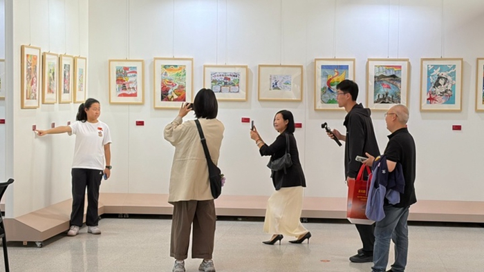 “薪火路·少年志”纪念中国工农红军长征胜利90周年书画展在南京举行